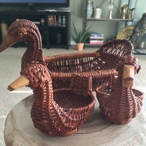 Wicker duck basket